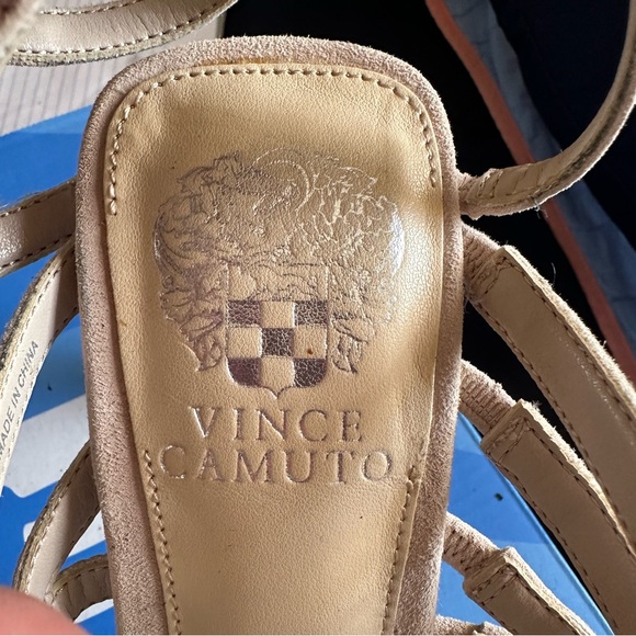 Tan colored, VINCE CAMUTO, gorgeous heels, size 7M - Picture 2 of 5